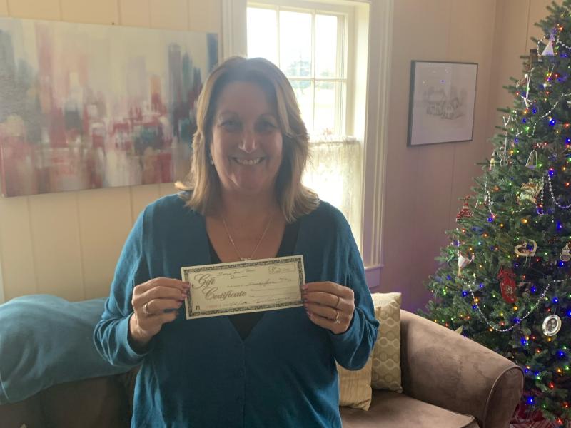 Lisa Evaneski holding gift certificate