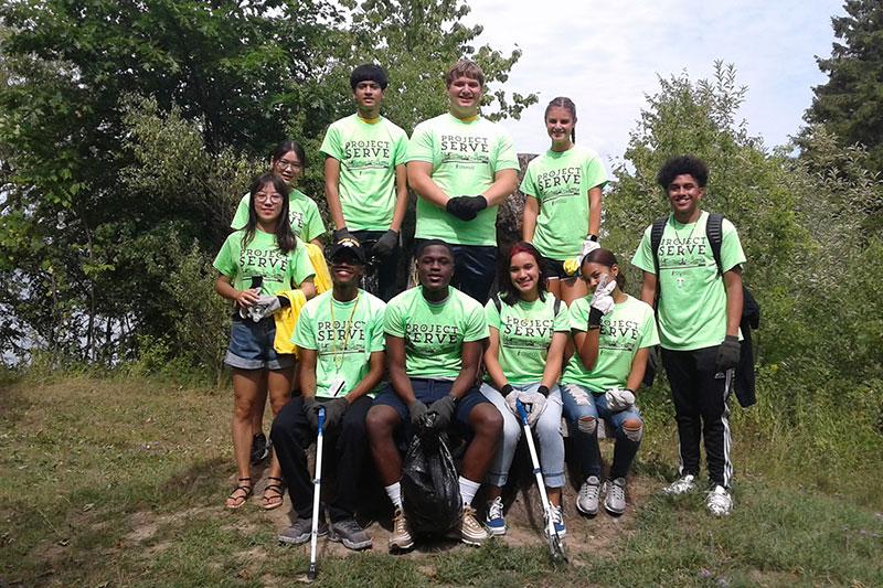 Group of students that participated in a clean up project